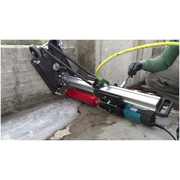 Makita DBM230 dijamantska bušilica  sa stalkom P-54190, 2500W l DBM230 - Slika 3