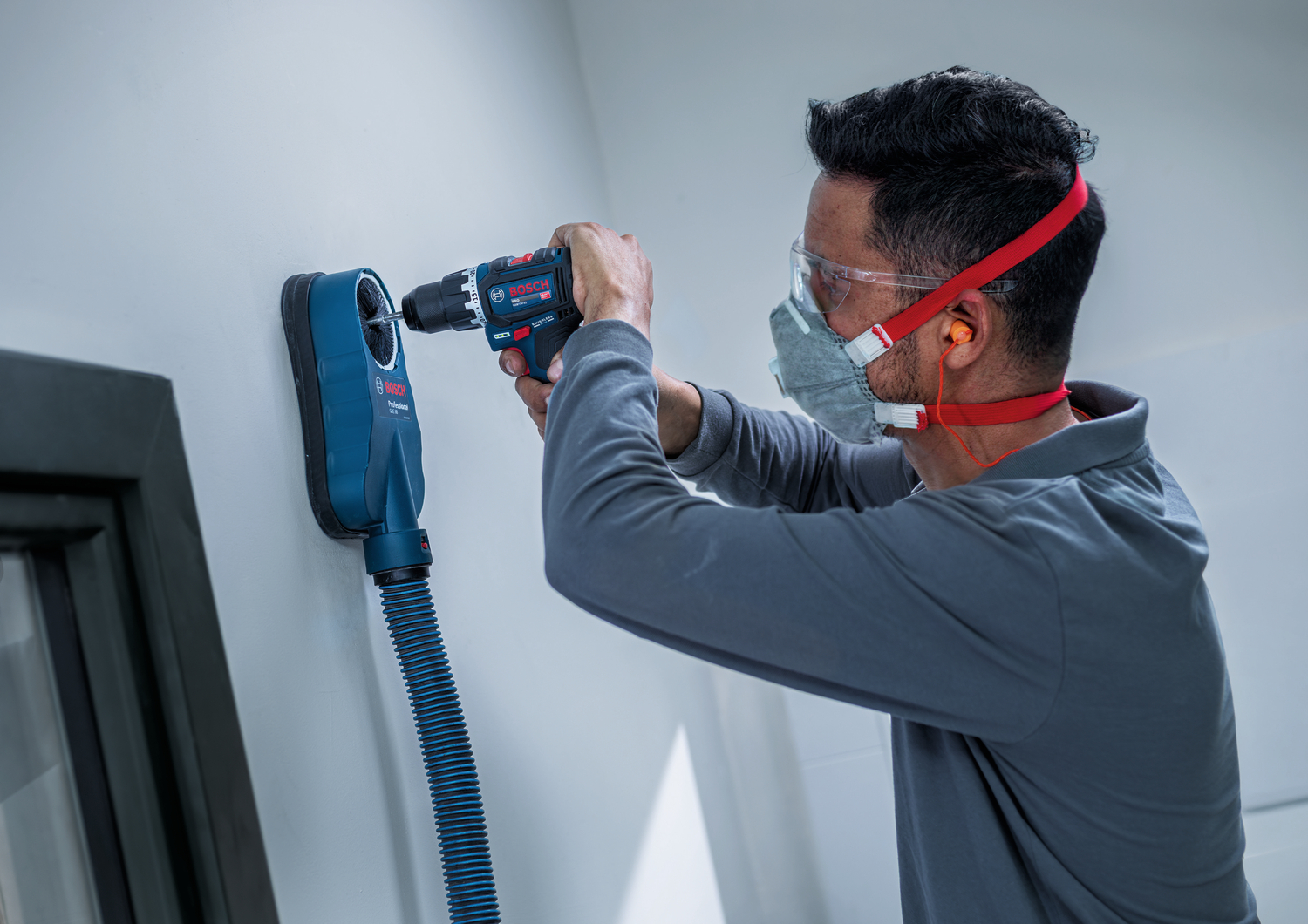 GSB 12V-32 Bosch Aku. Udarna bušilica odvijač sa 2 x baterije GBA12V 2.0Ah + punjač GAL12V-20 u torbi | 06019G9503 - Slika 2
